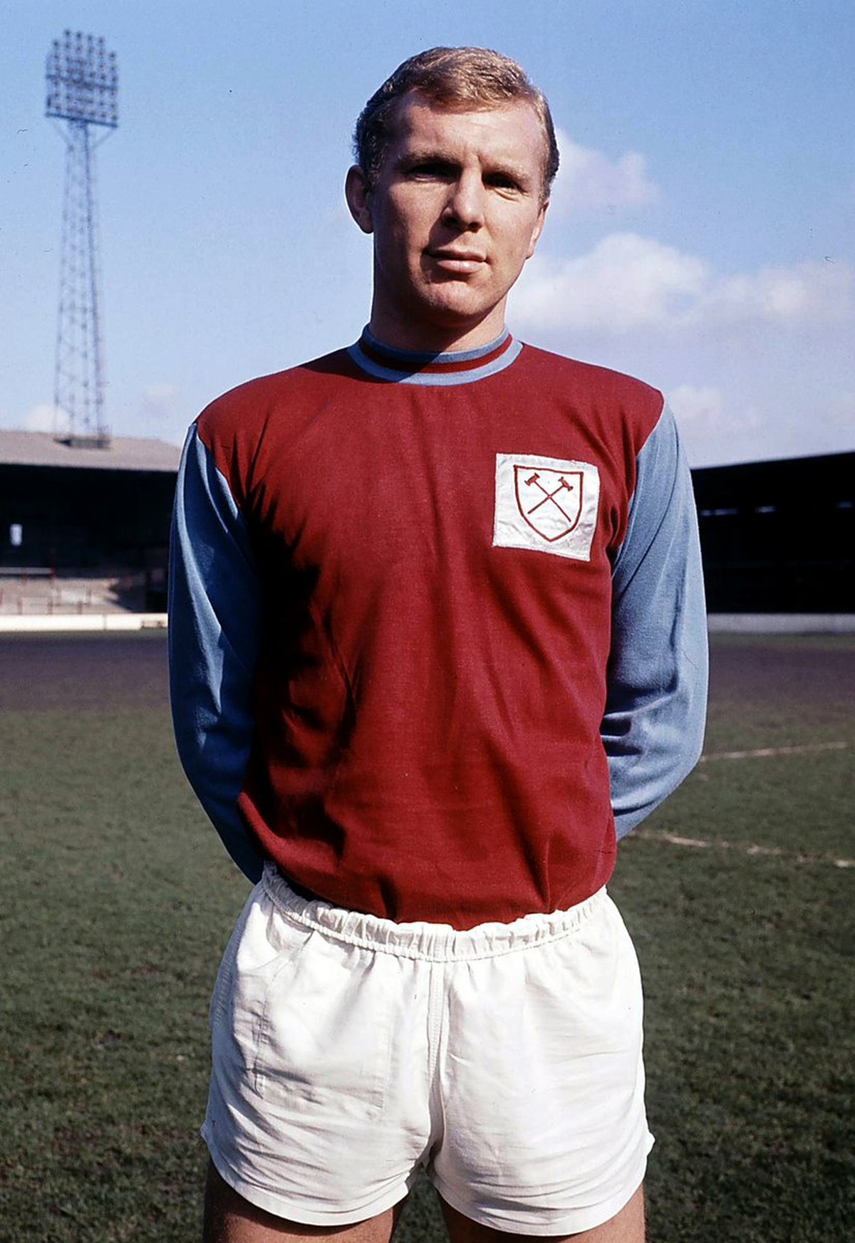 West Ham United pay tribute to Bobby Moore