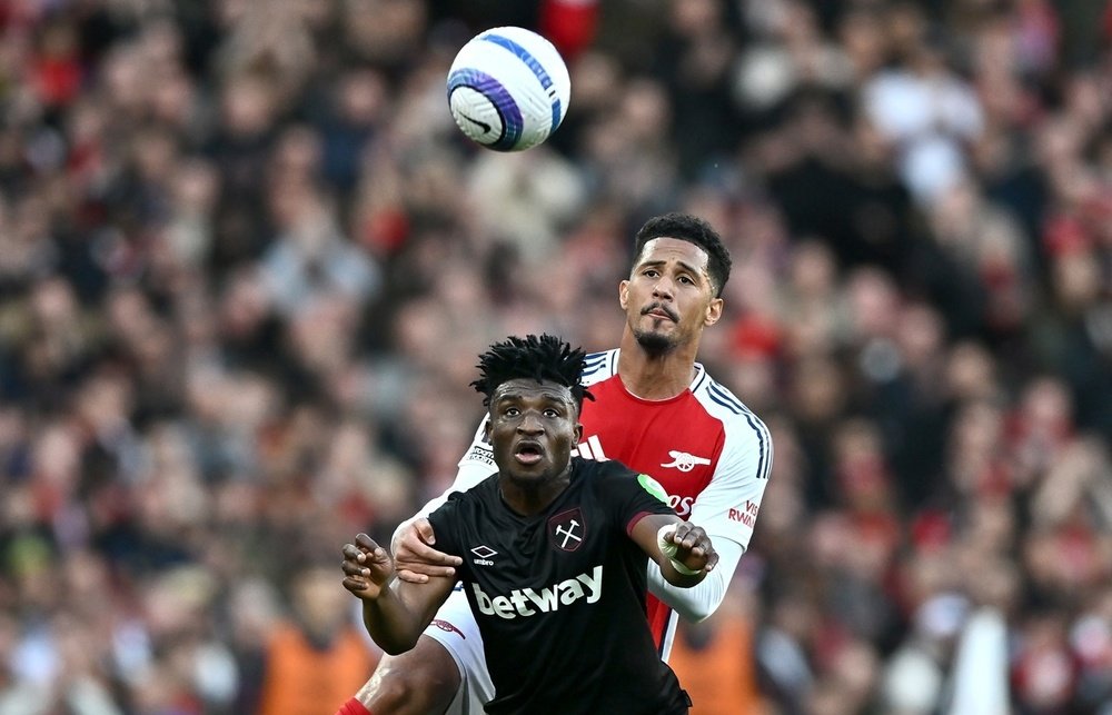 Chelsea consider player swap in pursuit of West Ham’s Kudus. EFE