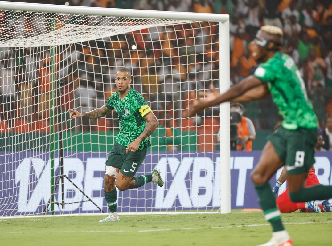 A Nigéria disputará a grande final da Copa Africana de Nações contra o vencedor do duelo entre Costa do Marfim e República Democrática do Congo. As ´águias´ sofreram, mas venceram a África do Sul nos pênaltis por 4-2 após o empate em 1-1 no tempo regulamentar.