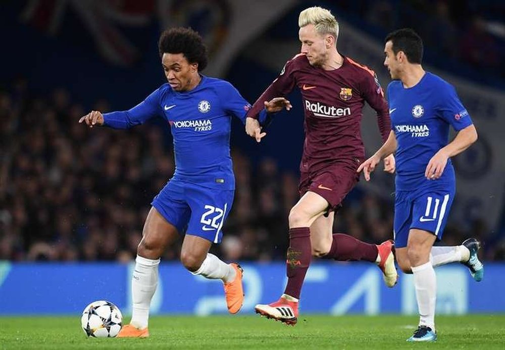 Willian has received a lot of interest but seems keen to stay at the Blues. EFE