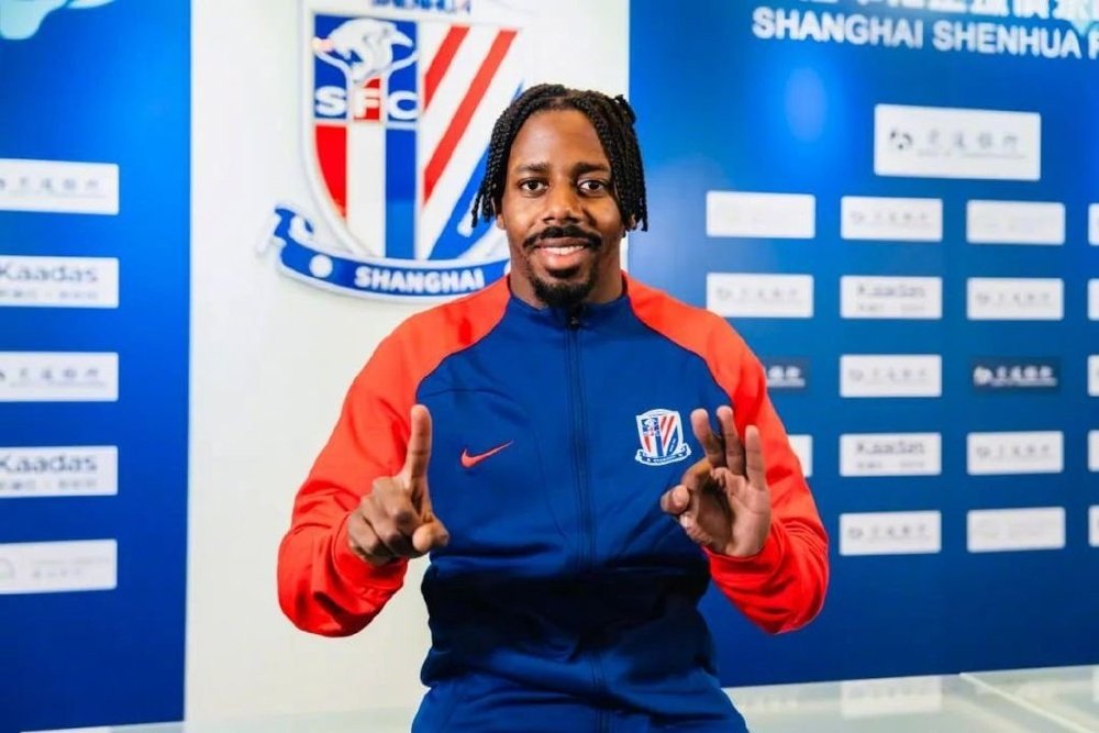 Manafá assinou com o Shanghai Shenhua. ShanghaiShenhua