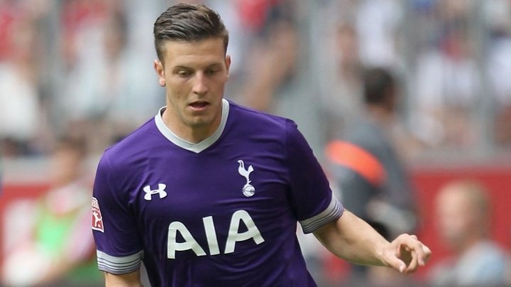 Stoke close in on Wimmer