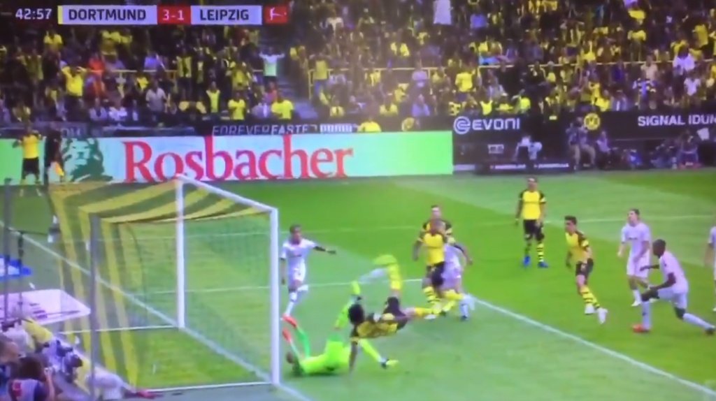Witsel scored a bicycle kick to widen the deficit. Bundesliga/BeInSports