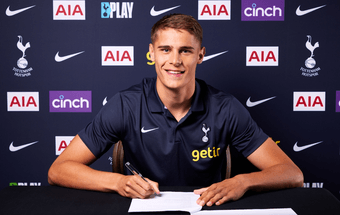 Tottenham have just announced the signing of Micky Van de Ven from Wolfsburg, on a six-year deal worth €50 million to the German club.