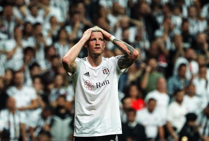 Besiktas announce Weghorst's departure, United await him