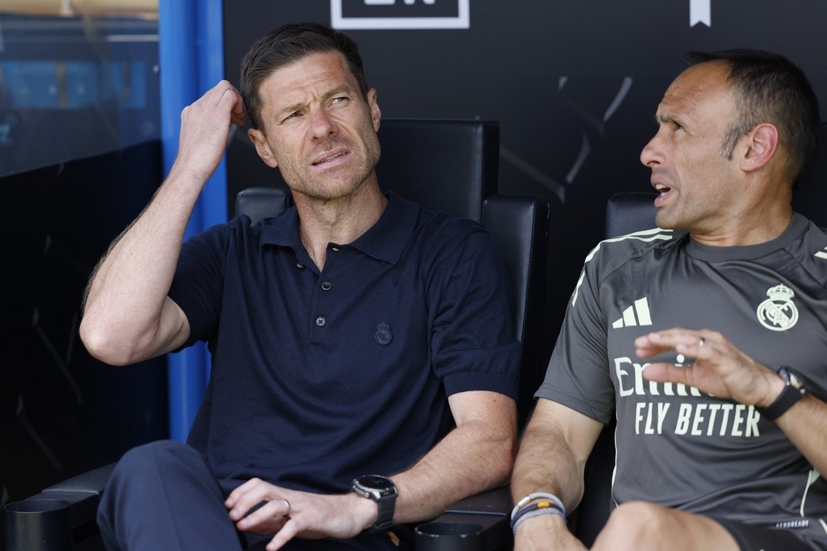 Xabi Alonso confirma que duda entre Mbappé y Gonzalo. EFE