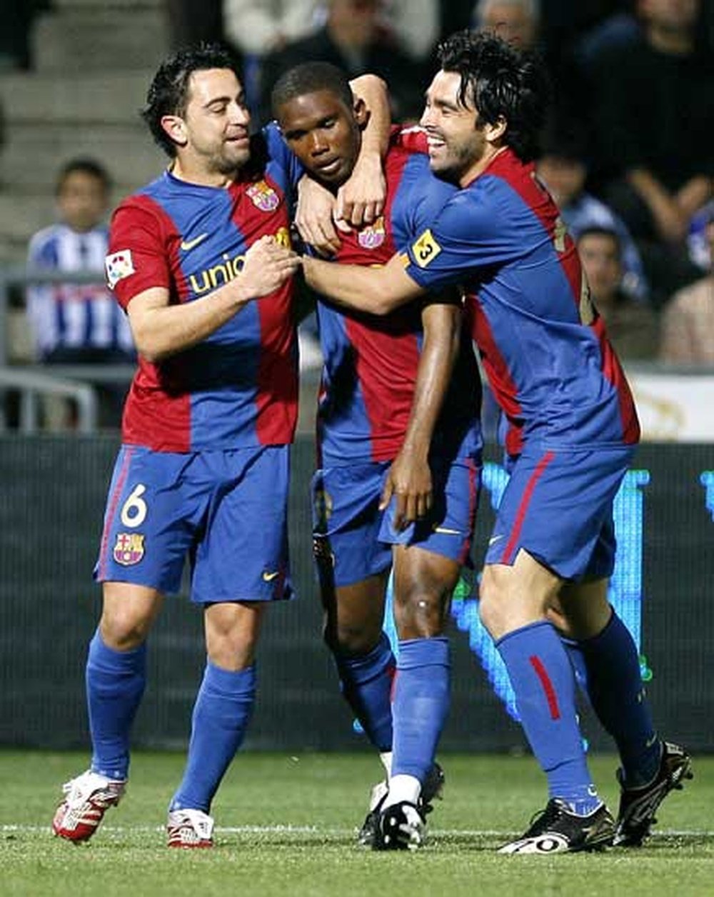Xavi et Eto'o ont longtemps joué ensemble au FC Barcelone. EFE