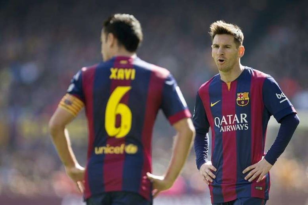 Xavi se volvió a rendir ante Messi. AFP