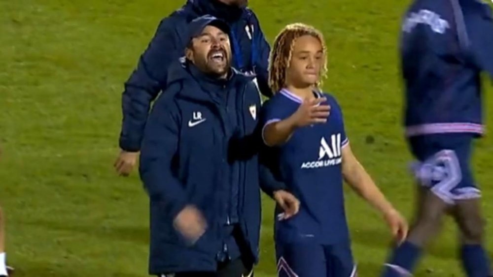 As críticas em torno do jovem jogador do PSG, Xavi Simons. Captura/MovistarLigaDeCampeones