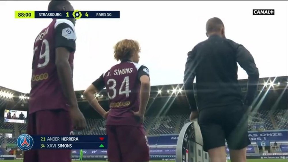 Xavi Simons jugó su primer partido de la Ligue 1 con el PSG. Captura/Canal+