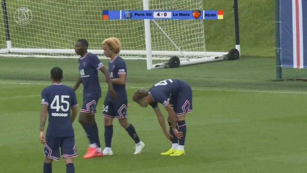 Achraf makes great debut in PSG's first victory. Screenshot/PSG
