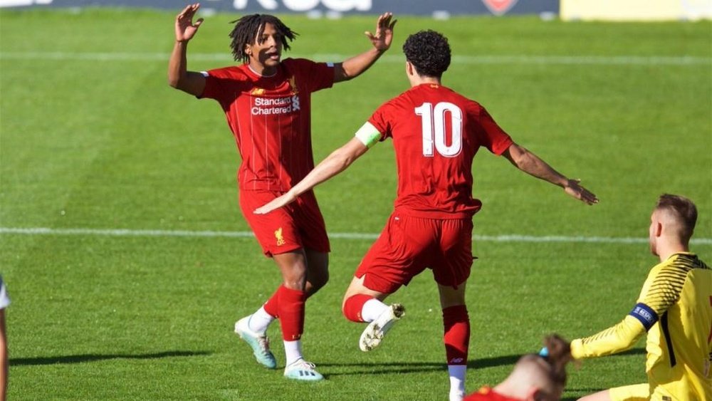 Larouci imitó a Salah en el 1-0 del Liverpool juvenil. Twitter/LFC