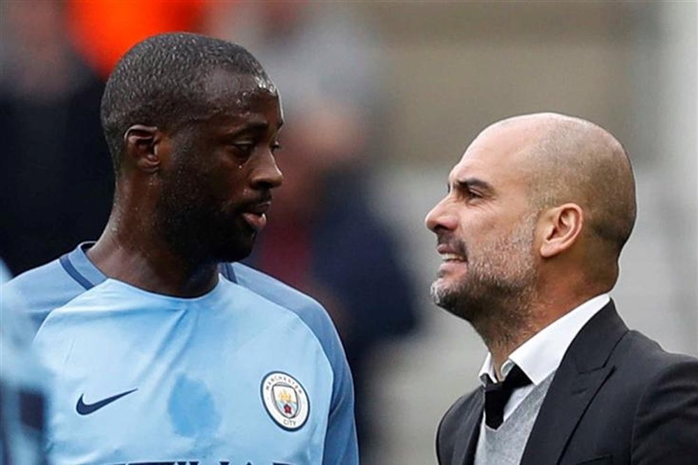 Toure fury with Wembley officials. O Jogo/REUTERS/Russell Cheyne