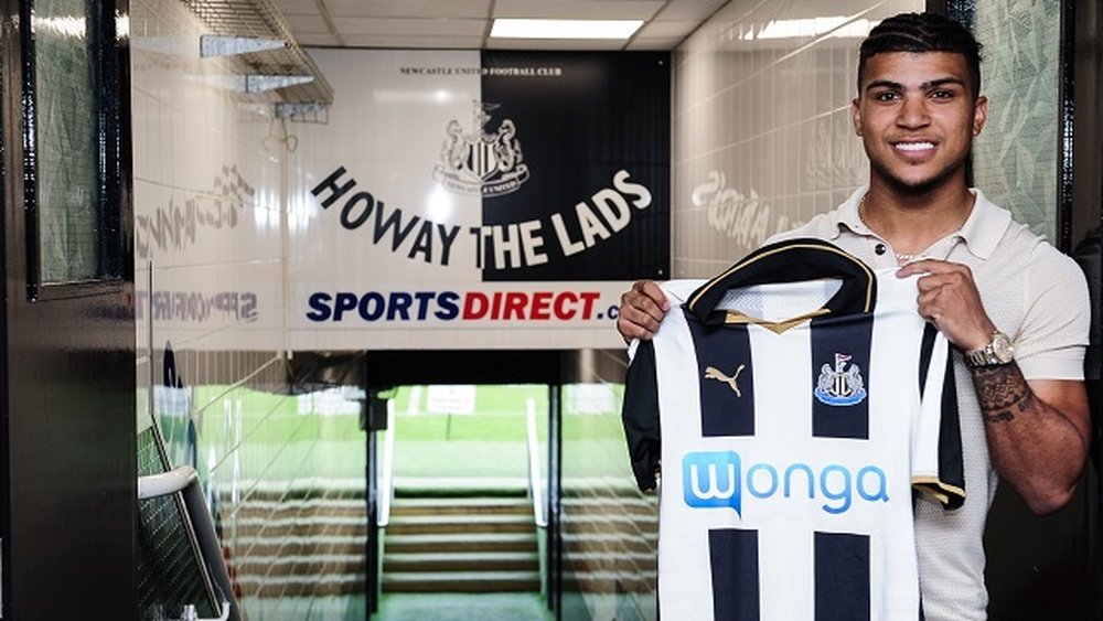 Yedlin poses with his new club's shirt. NUFC