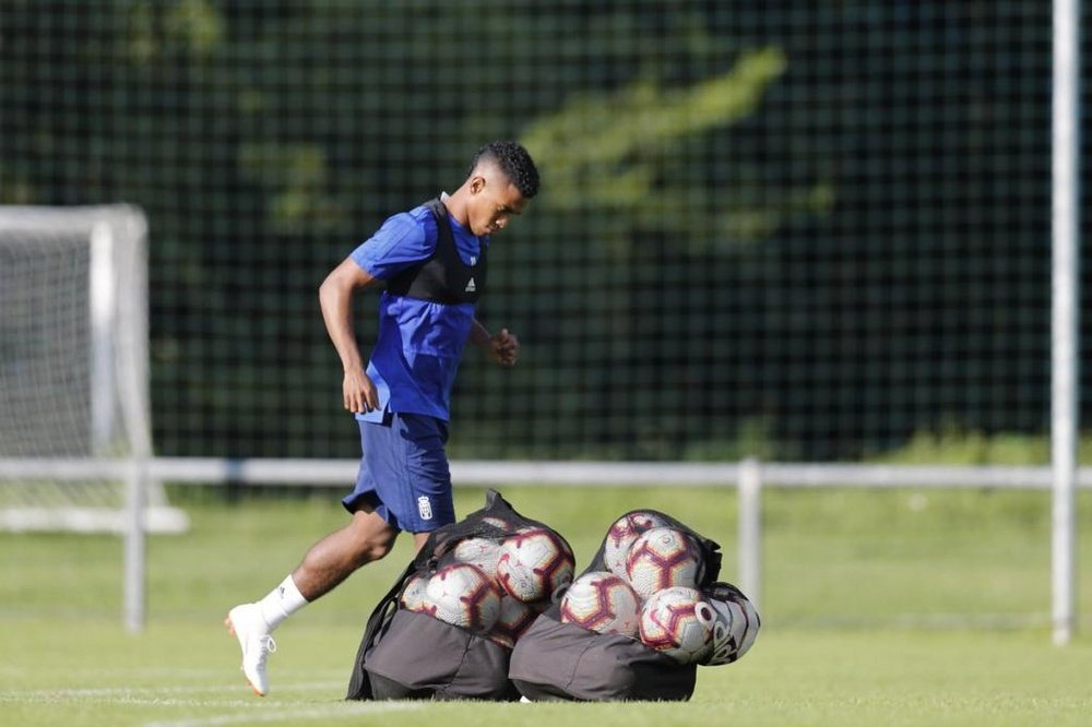 Yoel Bárcenas ha recibido la llamada de Panamá. Twitter/RealOviedo