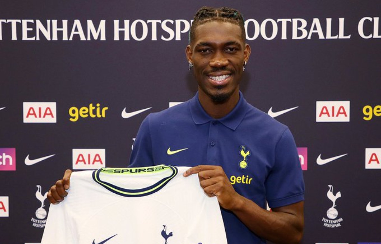 Yves Bissouma Signe à Tottenham