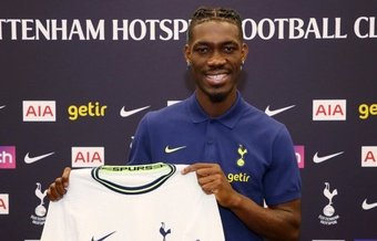 Yves Bissouma, novo jogador do Tottenham até 2026.Twitter/SpursOfficial