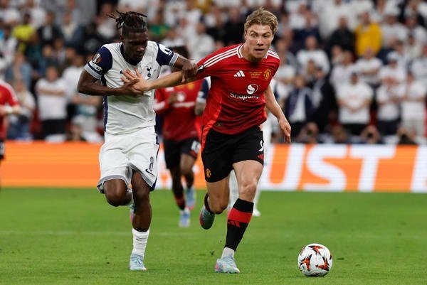 Hojlund could be headed to a Man United exit. EFE