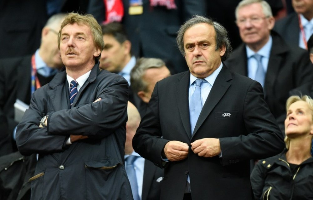 Zbigniew Boniek et Michel Platini, lors d'un match d'Europa League entre le FC Dnipro et le Séville FC. AFP