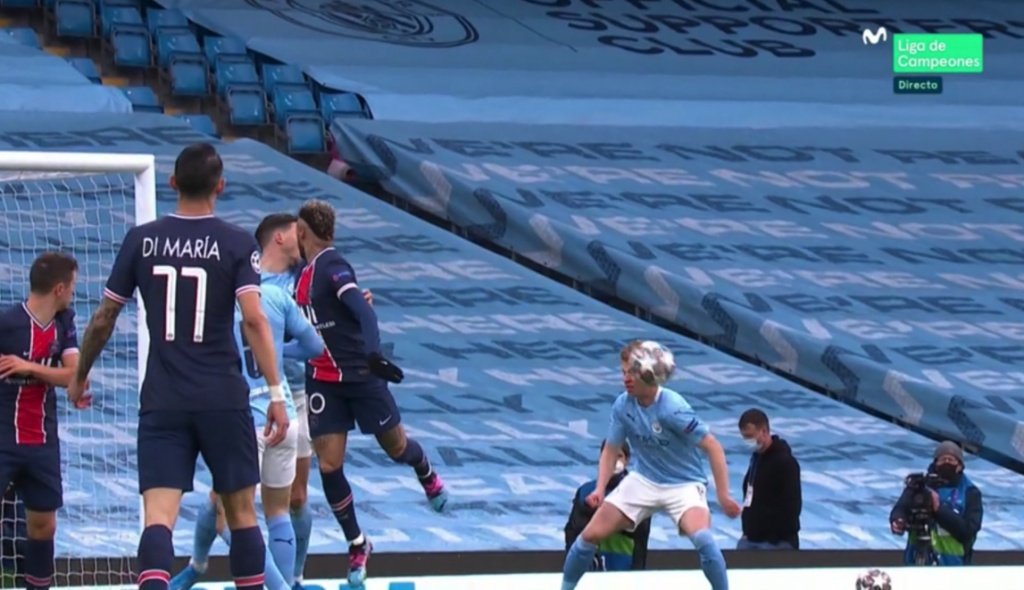 Man City would have conceded a ridiculous penalty had there been no VAR. Screenshot/Movistar+