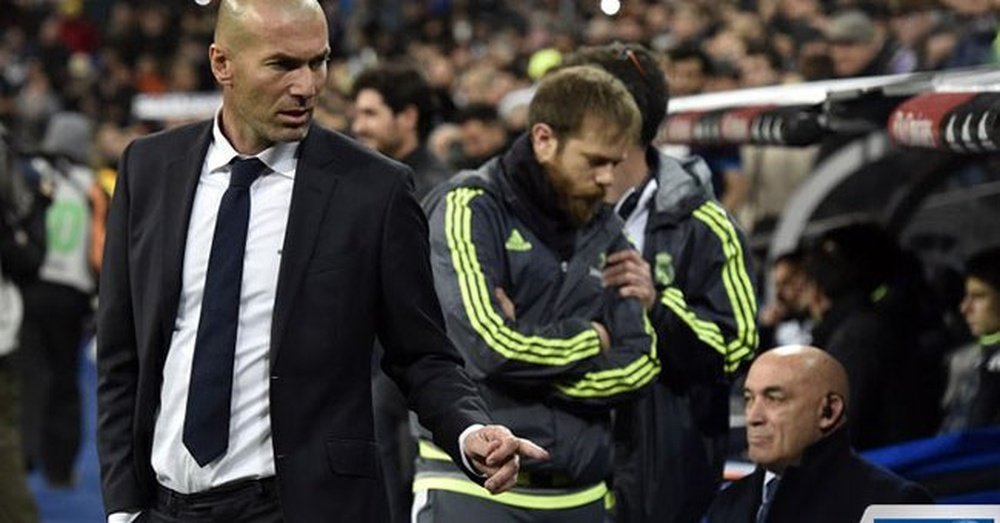 Zidane, en el banquillo del Real Madrid. Twitter