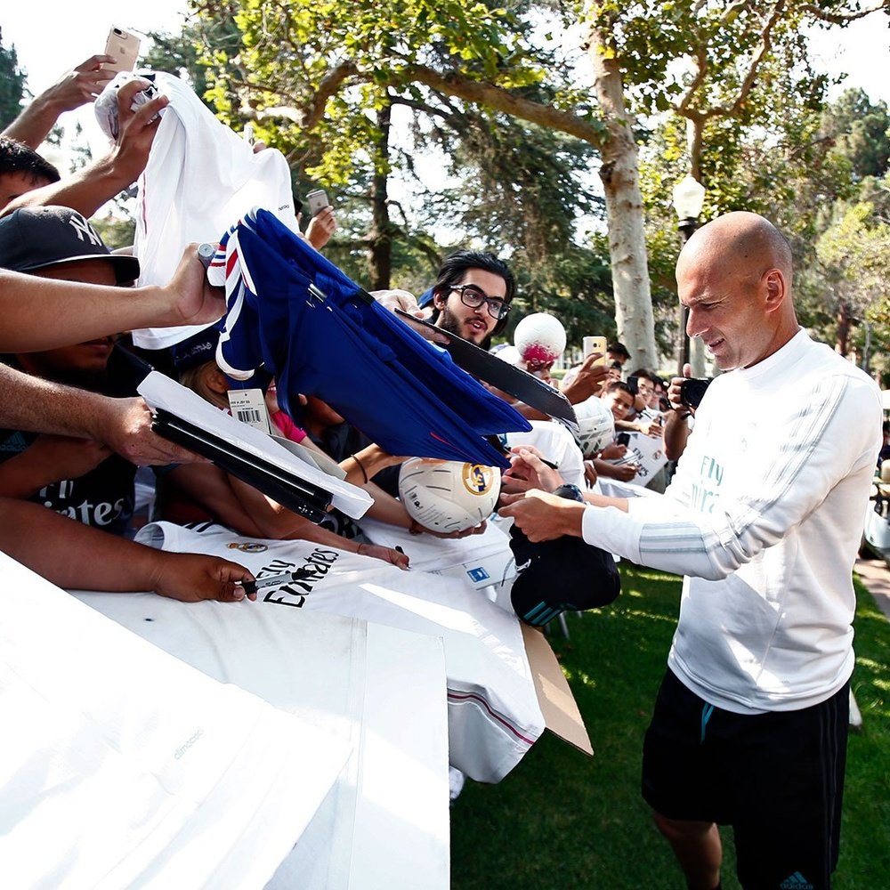Zidane recibió una visita en UCLA. RealMadrid