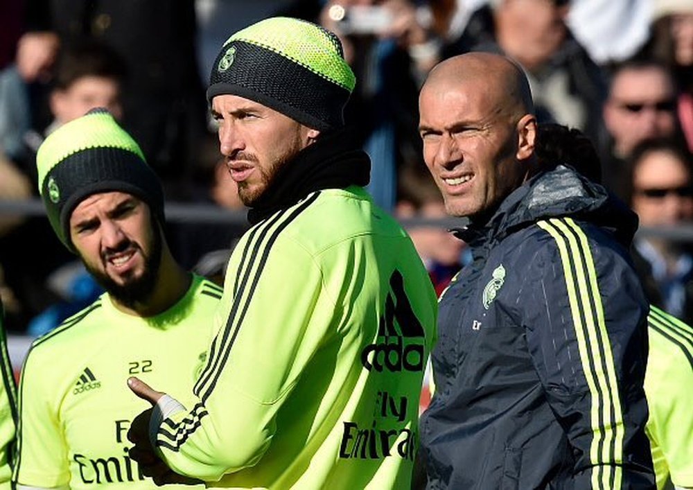 Zidane with Ramos and Isco during Real Madrid training session. Twitter