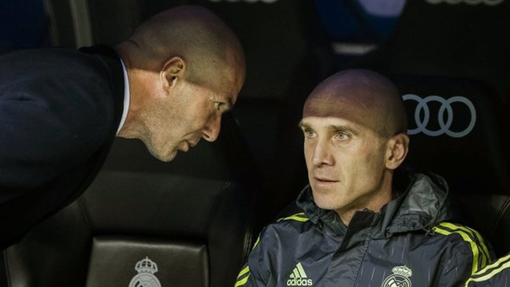 Zidane y Bettoni, en un partido del Real Madrid en el Bernabéu. Twitter