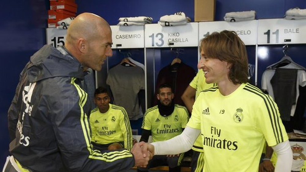 Zidane y Modric, en los vestuarios del Real Madrid. Twitter