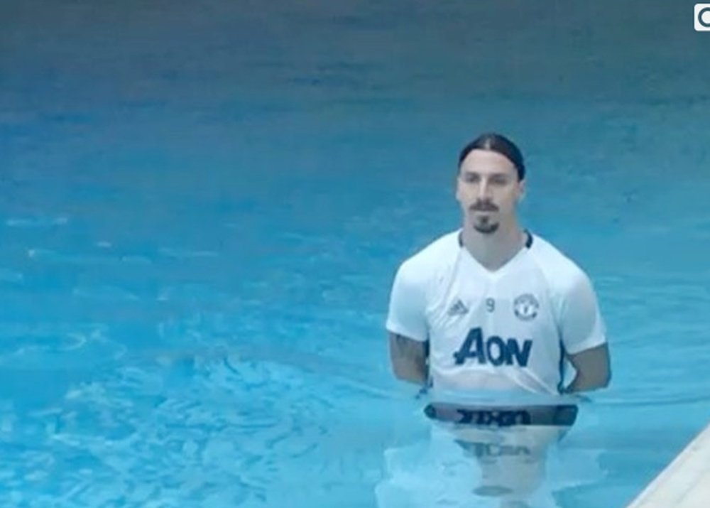 Zlatan Ibrahimovic in the pool. Instagram/ZlatanIbrahimovic