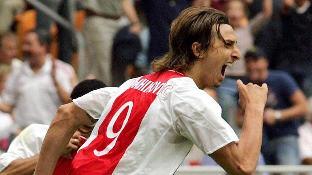 Zlatan Ibrahimovic celebra un tanto en su época en el Ajax. ESPN