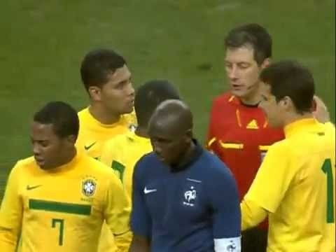 Benzema Vs Hernanes (Expulsion of Hernanes) France x Brazil 09/02/2011
