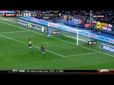 David Villa free kick vs Levante UD 2/1/2010 FC Barcelona - Levante UD + Piqu