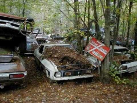 carros antigos abandonados