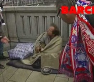 Manolo Lama humilla a un mendigo en directo