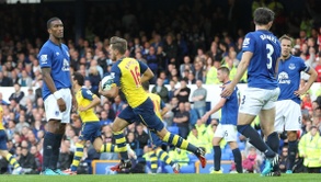 Gol de Ramsey ante el Everton, que acortaba distancias en el marcador.