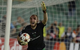 Cosmin Moti, defensa central del Ludogorets que paró dos penaltis, permitiendo el pase a fase de grupos de la Champions a su equipo.
