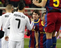 Messi y Cristiano se saludan antes de un Barça-Madiud