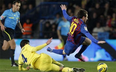 Messi no acabó conforme con la actuación arbitral 