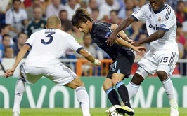 Silva fue ovacionado por el público del Bernabéu al ser sustituido, en lo que muchos interpretaron como un claro mensaje a Mourinho