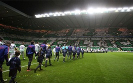 Espectacular mosaico en el Celtic Park en el partido ante el Barça