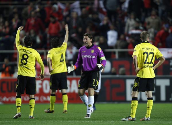 Weidenfeller Borussia Dortmund portero reacciona entre compa