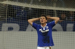 Huntelaar Schalke 04 reacciona durante el partido de fútbol alemán Bundesliga contra el Hamburgo SV en Gelsenkirchen