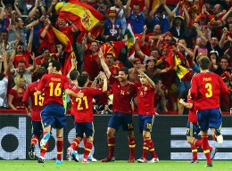 Xabi alonso en su partido 100 con espana marca 2 goles en cuartos eurocopa 2012