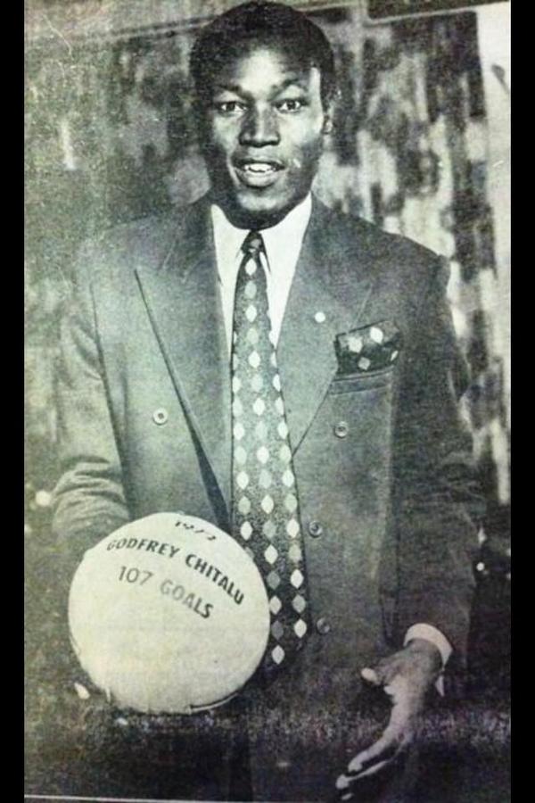Godfrey Chitalu marcó 107 goles en 1972 en la Liga de Zambia. 