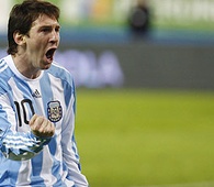 Messi celebra su gol ante España