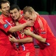Dzagoev es feliciatado por sus compañeros tras su gol ante la República Checa