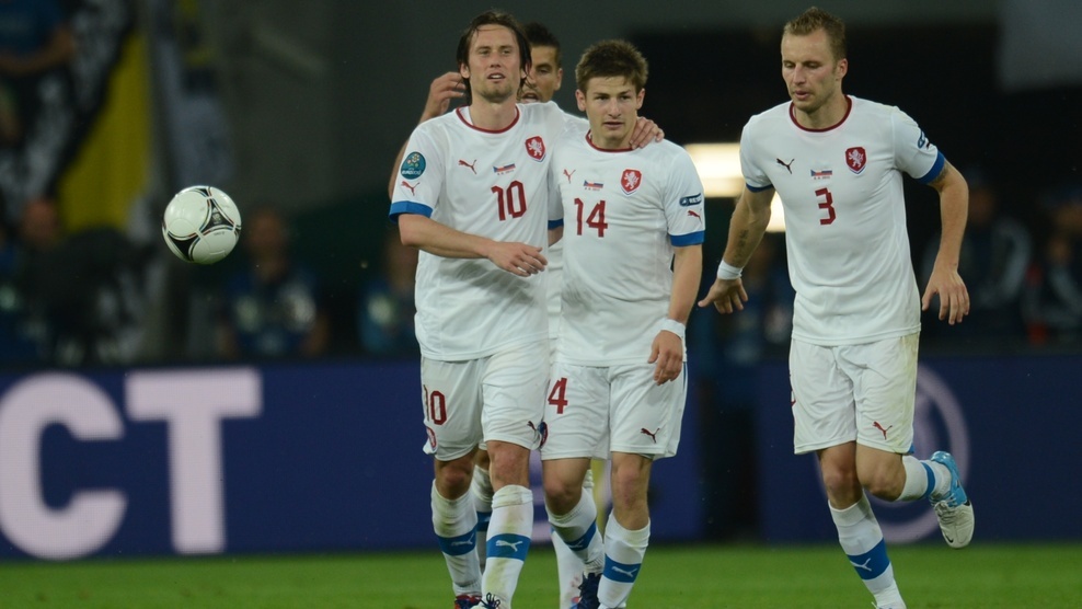 Los jugadores de la República Checa celebra el 2-1 ante Rusia