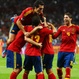 Los jugadores de España celebran tras el pitido final