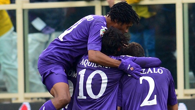 Los jugadores de la Fiorentina celebran un gol durante el partido ante el Napoli